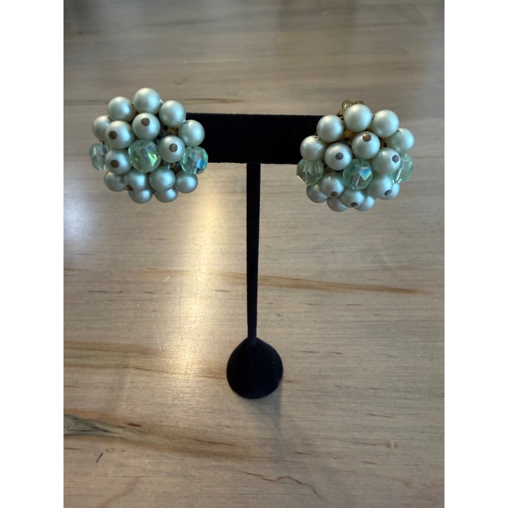VTG Japan Old Money Cluster Earrings Women Green Faux Pearl Glass Clip-On